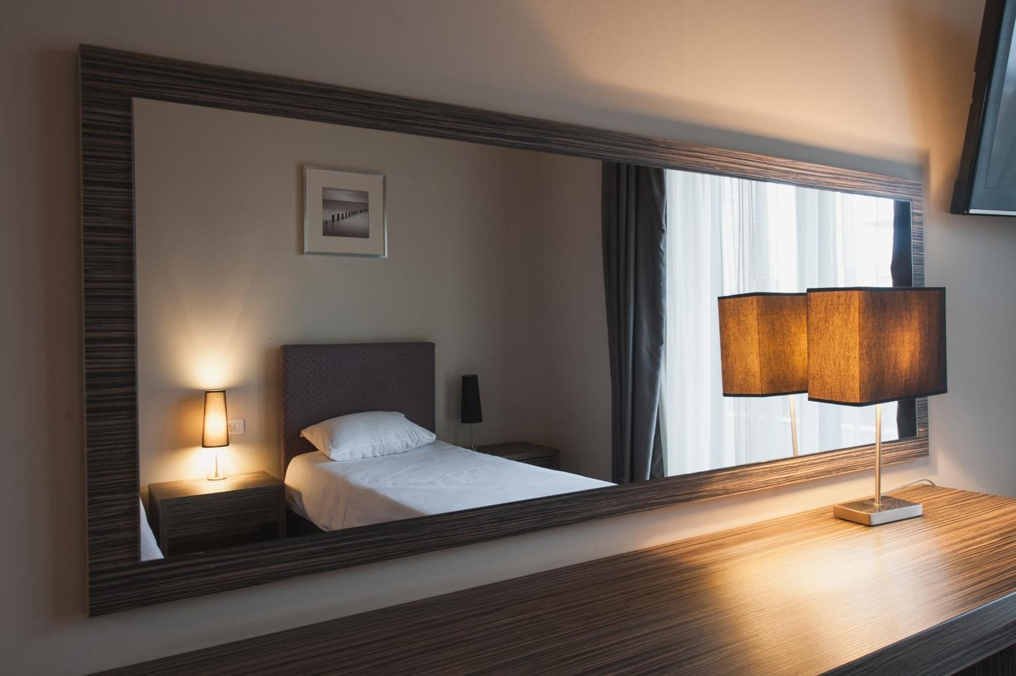 Twin Room,1213091683:JPEG